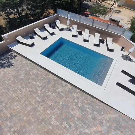 Poolside Hideout Apartments Novalja Exterior photo