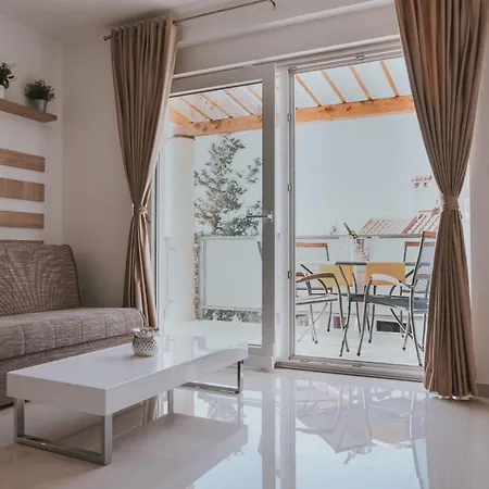 Poolside Hideout Apartments Novalja Exterior photo