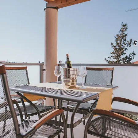 Poolside Hideout Apartments Novalja Exterior photo