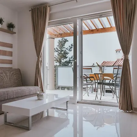 Poolside Hideout Apartments Novalja Exterior photo