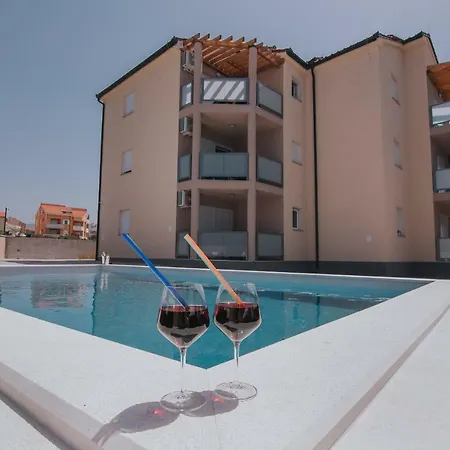 Poolside Hideout Apartments Novalja Exterior photo
