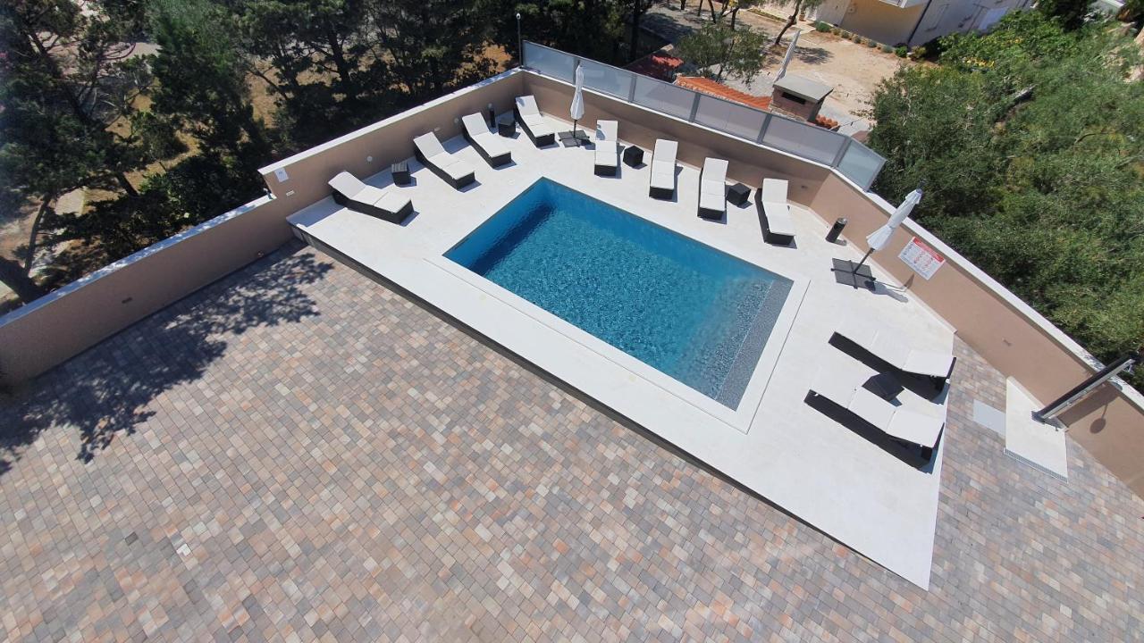 Poolside Hideout Apartment *