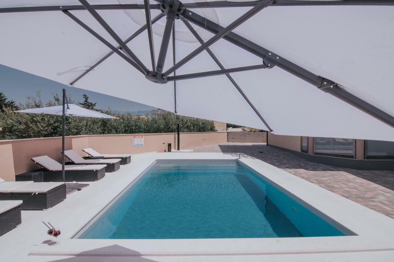 Poolside Hideout *