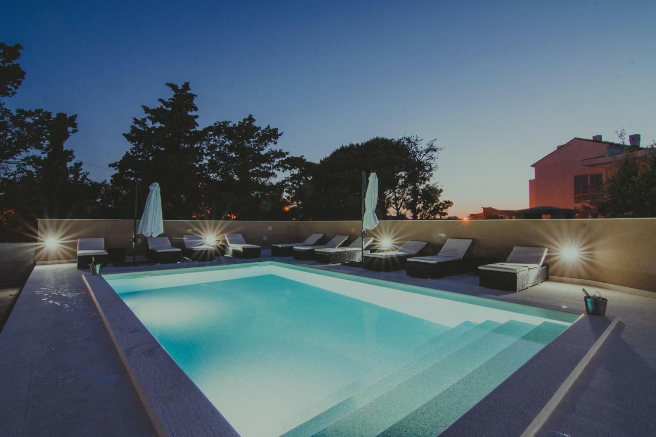 Apartment Poolside Hideout *