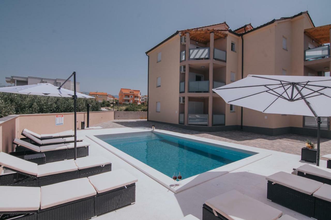 Poolside Hideout *